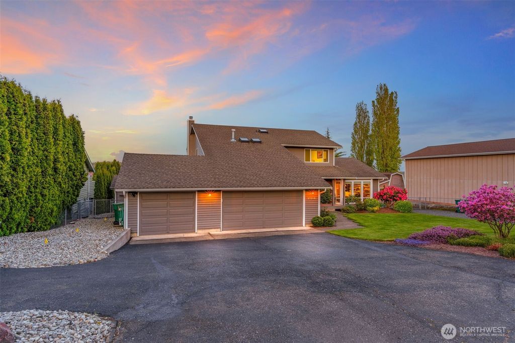 Photo of 15125 Broadway Avenue, Snohomish, WA 98296 (MLS # 2363049)