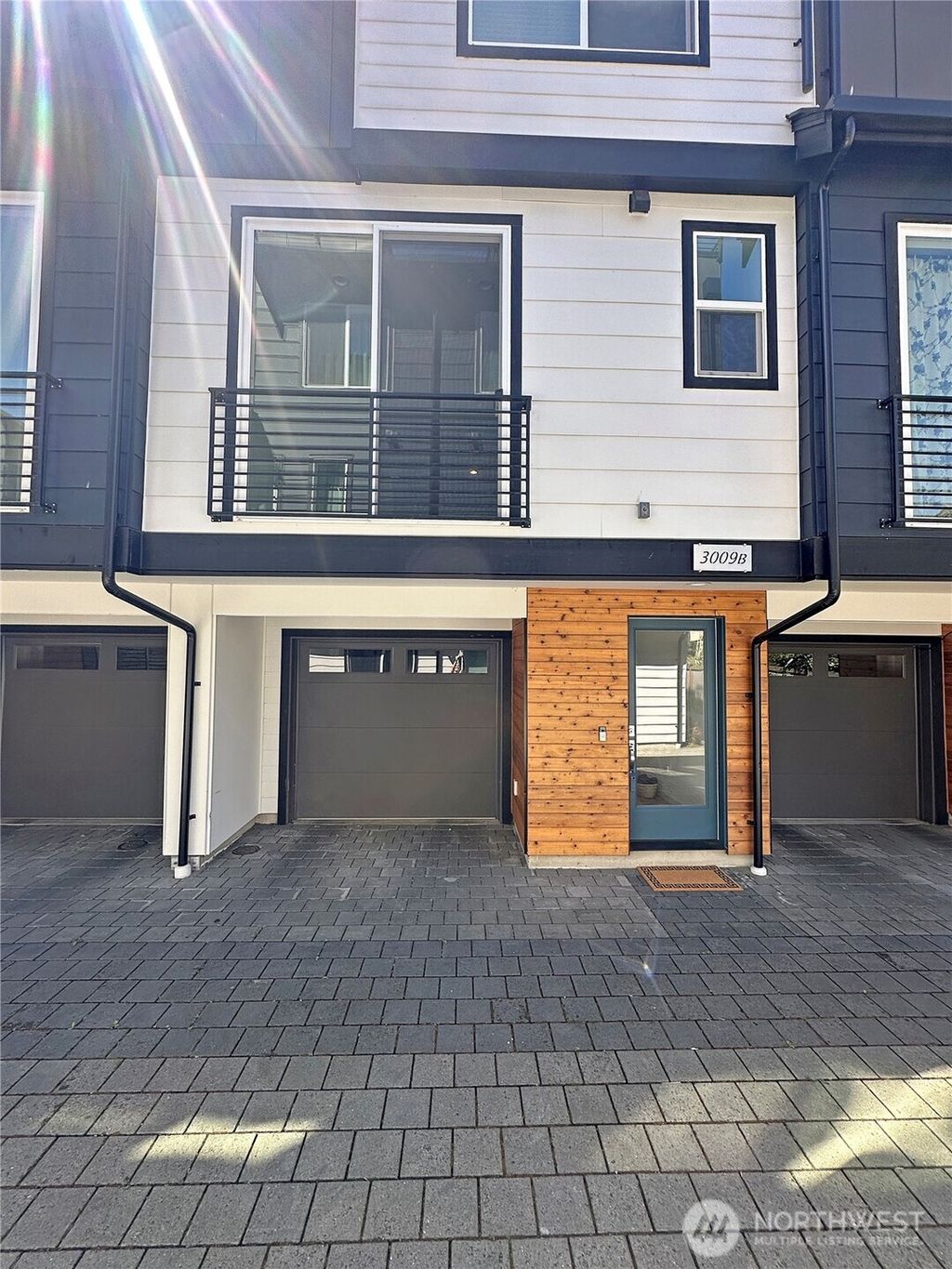 listing image 9362690384886712420