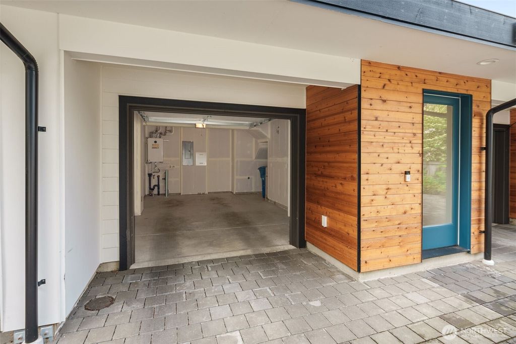 listing image 9367726220028815697