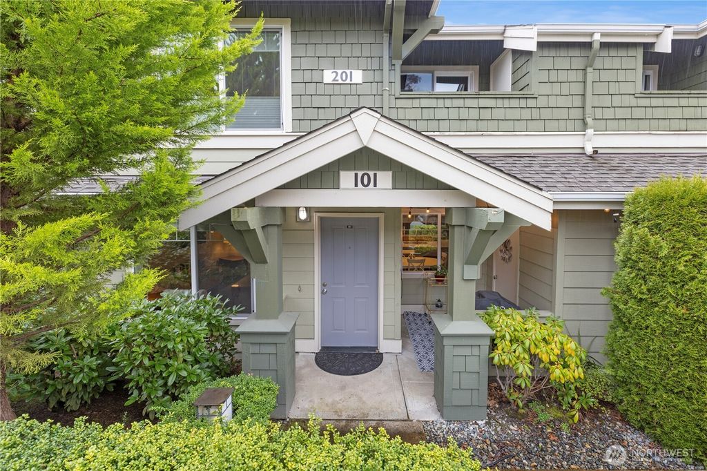 Photo of 1981 24th Avenue NE #101, Issaquah, WA 98029 (MLS # 2353934)