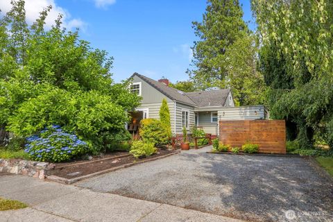 Photo of 417 Avenue F #C, Snohomish, WA 98290 (MLS # 2454607)