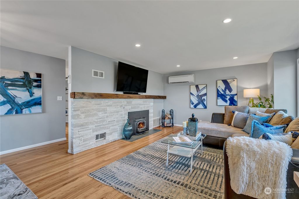 Photo of 3817 SW Kenyon Street, Seattle, WA 98126 (MLS # 2225186)