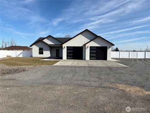 Photo of 3037 Blackbird Place NE, Moses Lake, WA 98837 (MLS # 2487177)