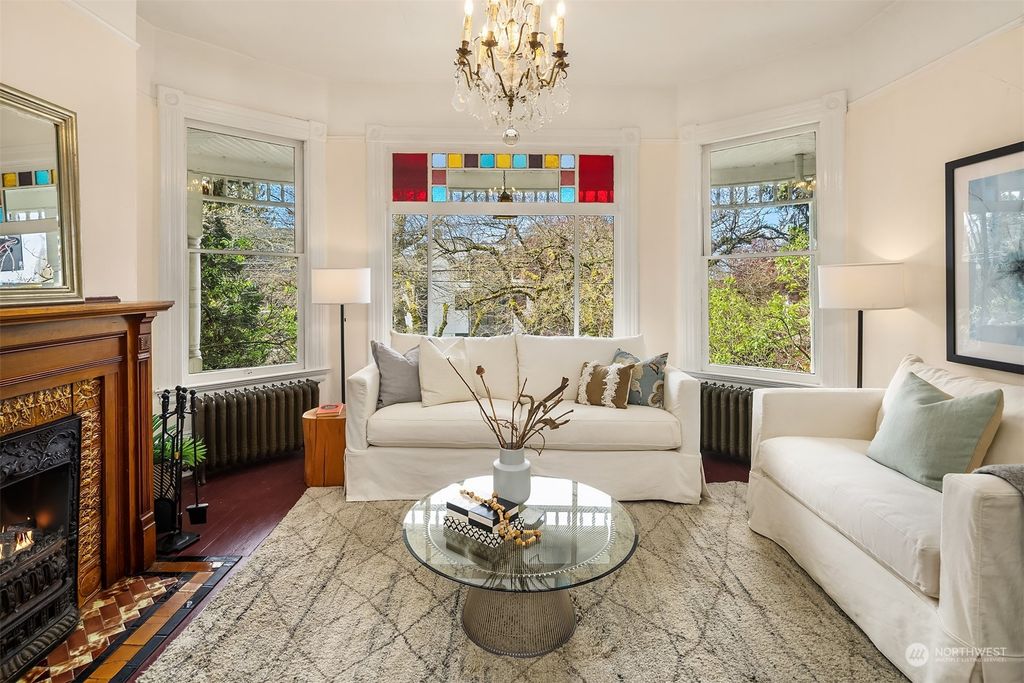 Photo of 2622 Franklin Avenue E, Seattle, WA 98102 (MLS # 2224523)