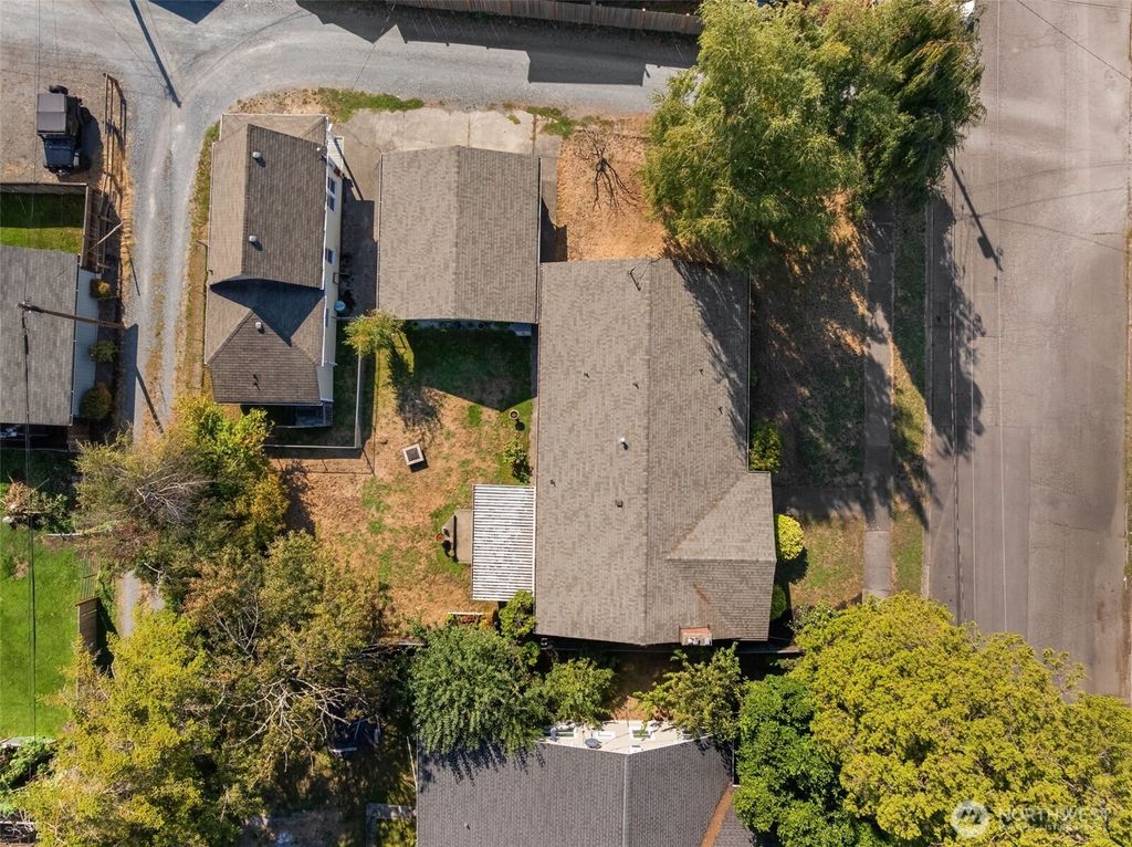 Photo of 343 4th Street SE, Puyallup, WA 98372 (MLS # 2441992)