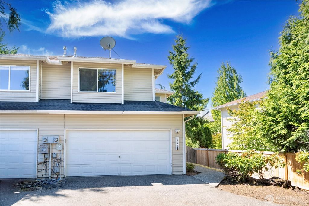 Photo of 14908 40th Avenue W #B, Lynnwood, WA 98087 (MLS # 2399218)