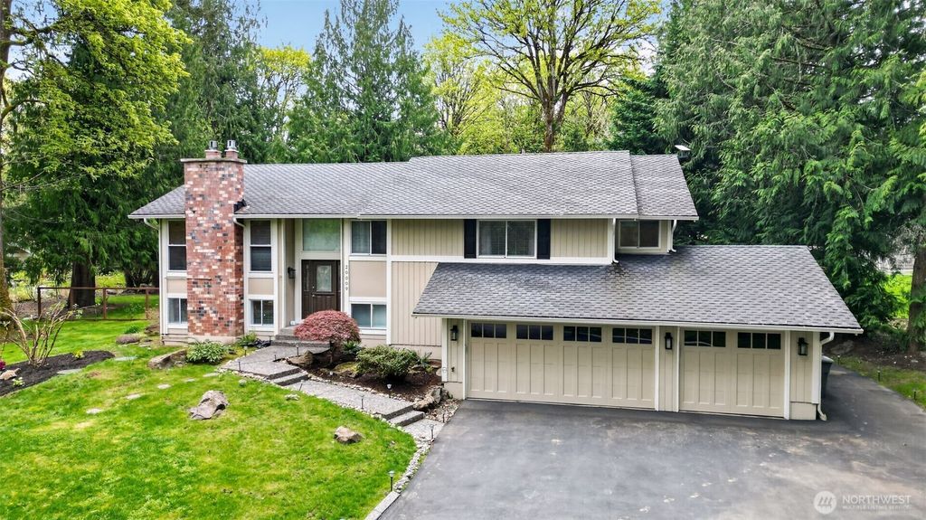 Photo of 20009 SE 20th Place, Sammamish, WA 98075 (MLS # 2513563)