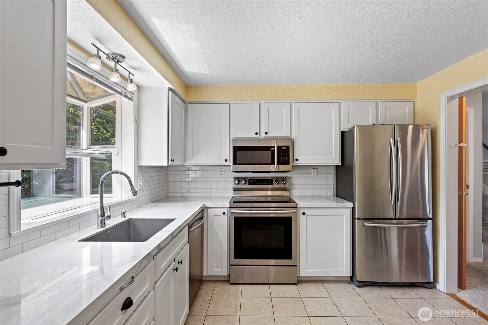 5318 NE 85th Place NE