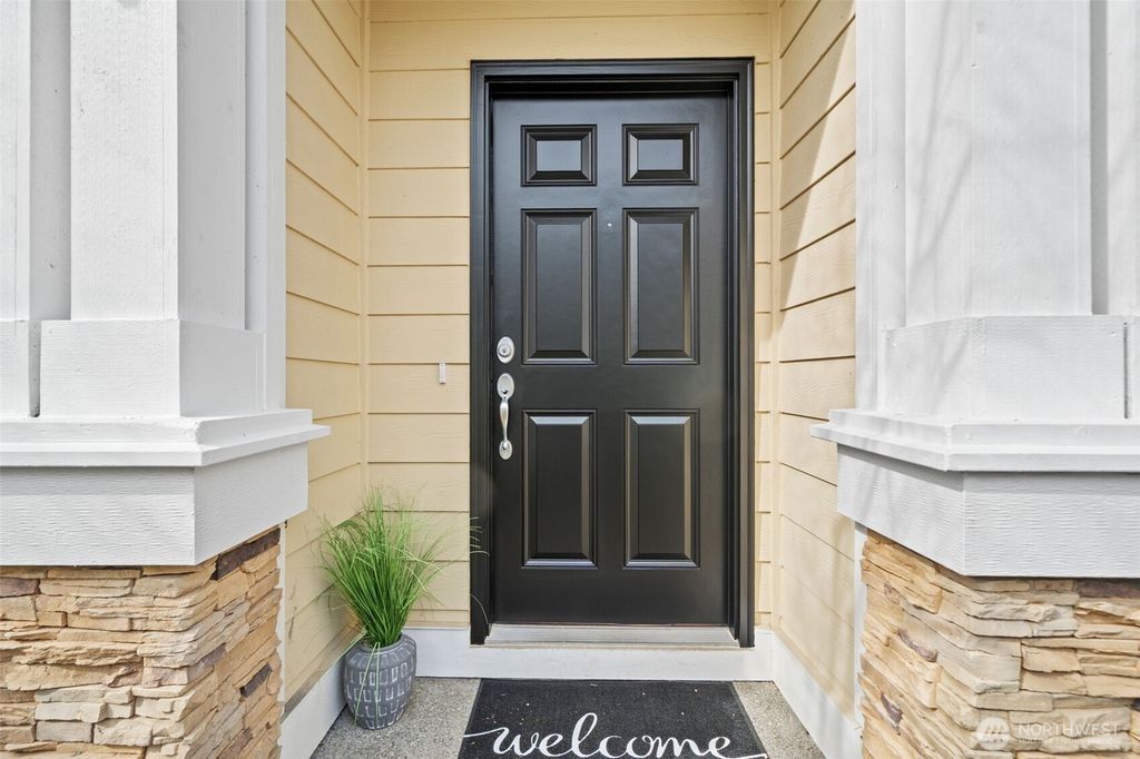 Photo of 8315 NE 140th Street, Kirkland, WA 98034 (MLS # 2490623)