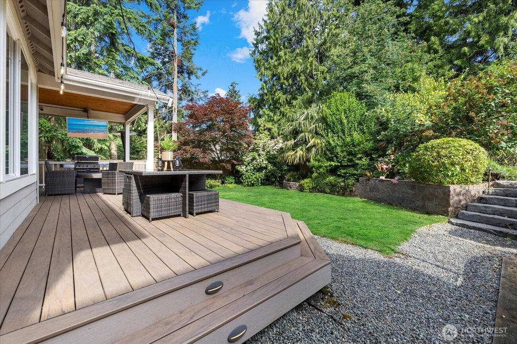 Photo of 8132 NE 117th Place, Kirkland, WA 98034 (MLS # 2394304)
