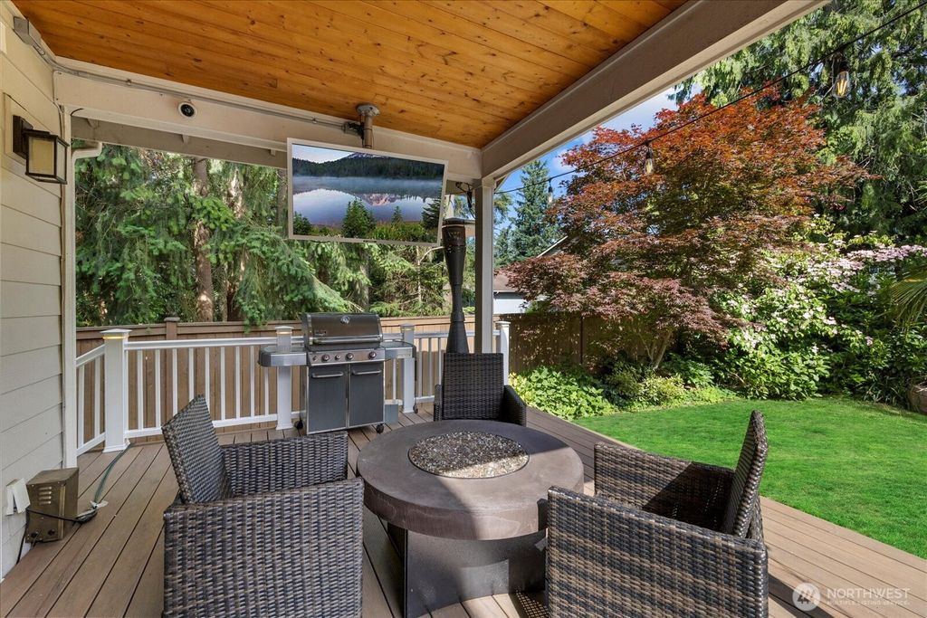 Photo of 8132 NE 117th Place, Kirkland, WA 98034 (MLS # 2394304)