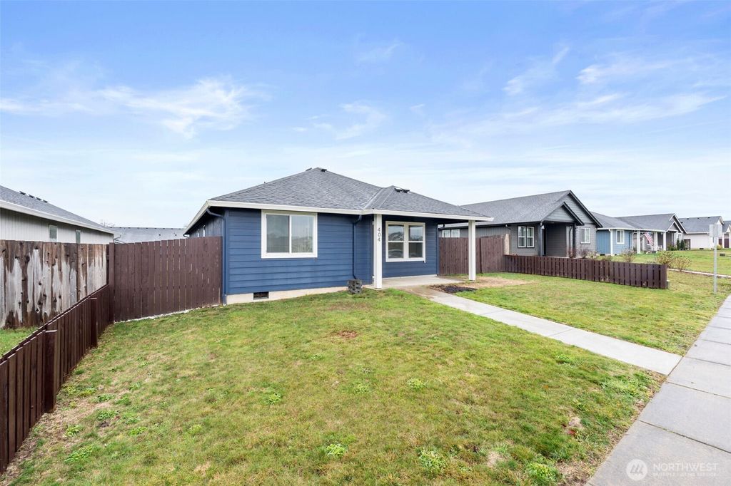 Photo of 404 Herren Avenue, Winlock, WA 98596 (MLS # 2455677)