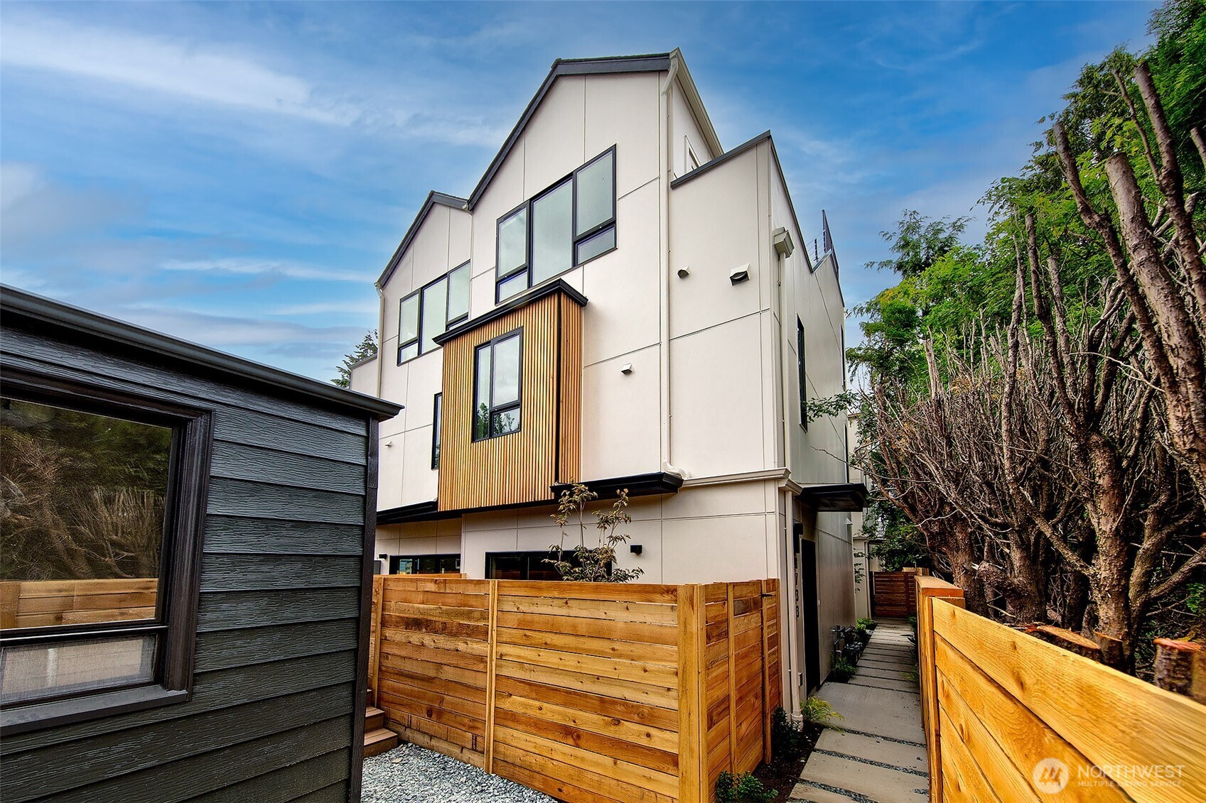 Seattle, Washington 98117, United States, 2 Bedrooms Bedrooms, ,2 BathroomsBathrooms,Residential,Pending,184789