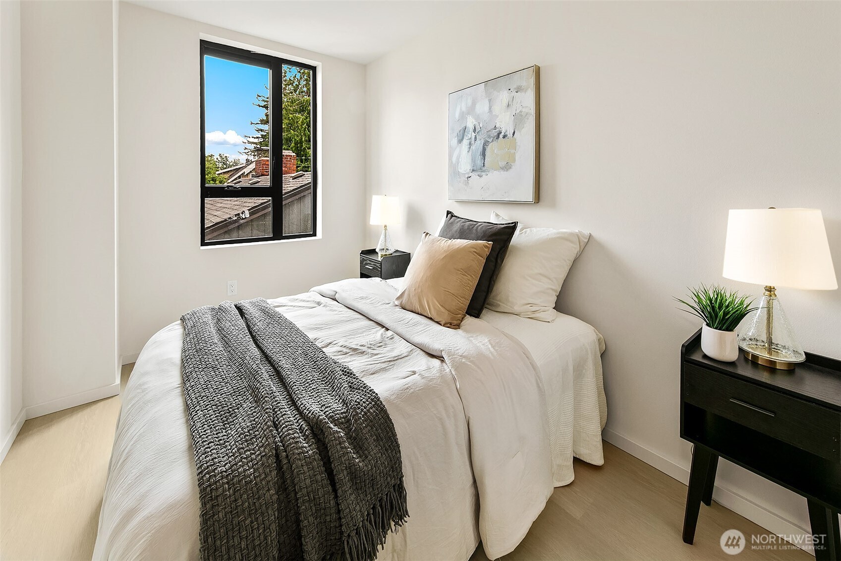 Seattle, Washington 98117, United States, 2 Bedrooms Bedrooms, ,2 BathroomsBathrooms,Residential,Pending,184789