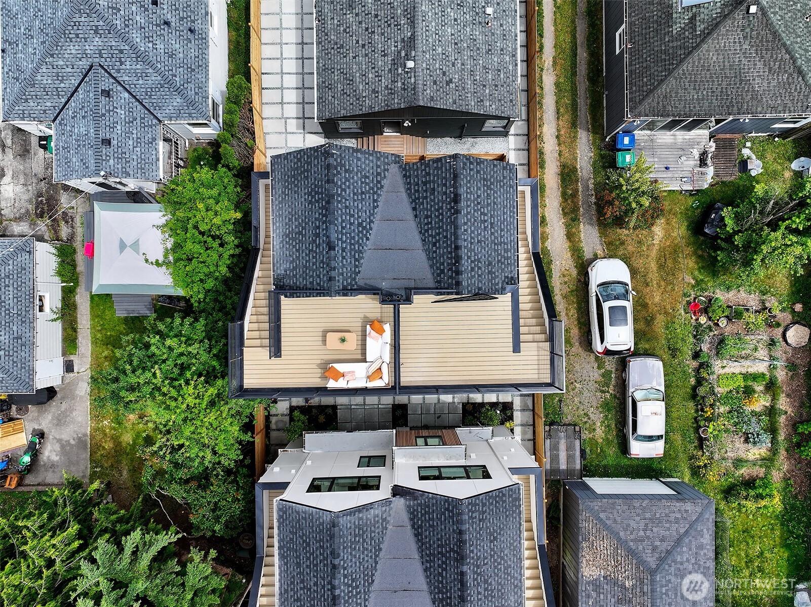 Seattle, Washington 98117, United States, 2 Bedrooms Bedrooms, ,2 BathroomsBathrooms,Residential,Pending,184789