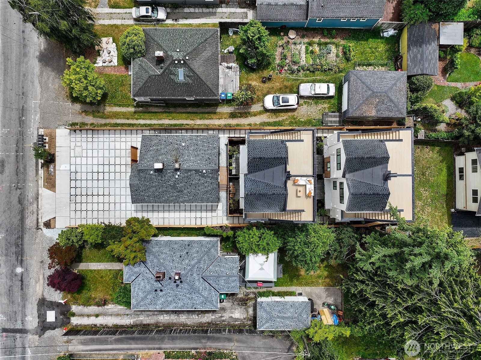 Seattle, Washington 98117, United States, 2 Bedrooms Bedrooms, ,2 BathroomsBathrooms,Residential,Pending,184789