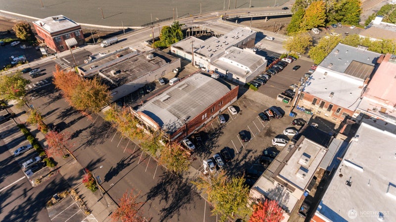 1205 Commercial Street