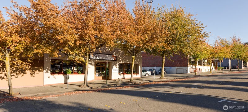 1205 Commercial Street