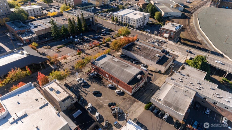 1205 Commercial Street