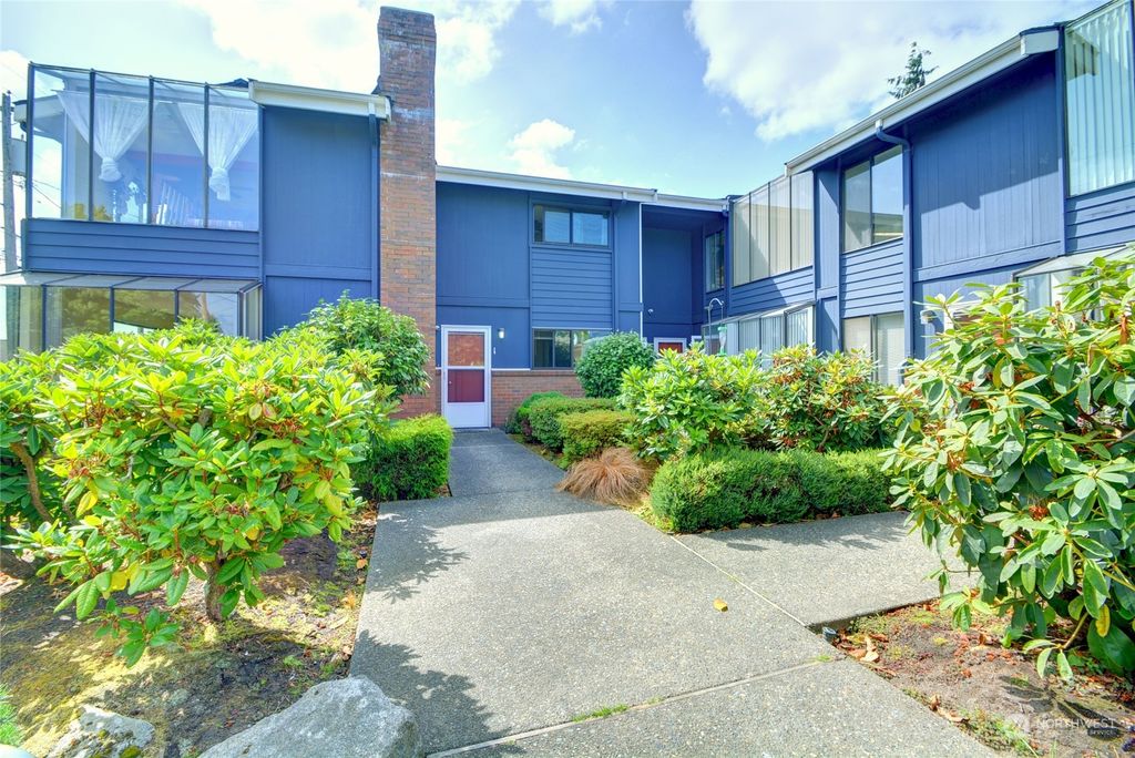 Photo of 3401 Oakes Avenue #1, Everett, WA 98201 (MLS # 2153432)