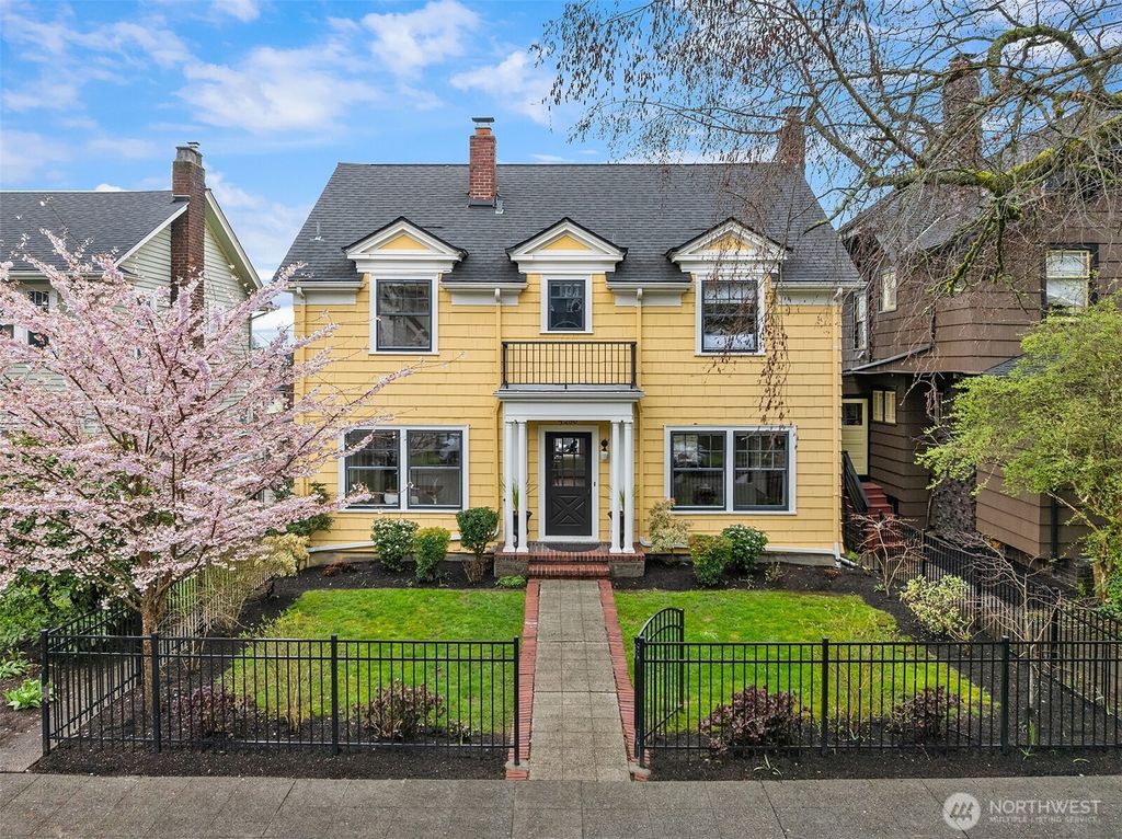 Photo of 5260 18th Avenue NE, Seattle, WA 98105 (MLS # 2497477)