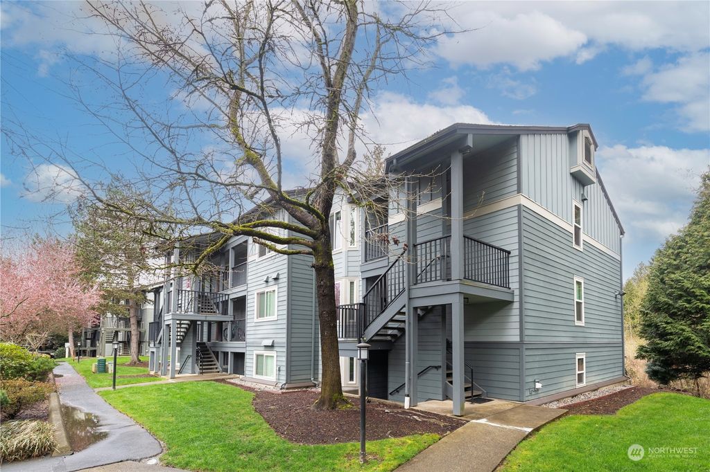 Photo of 11103 NE 124th Lane #H331, Kirkland, WA 98034 (MLS # 2053797)