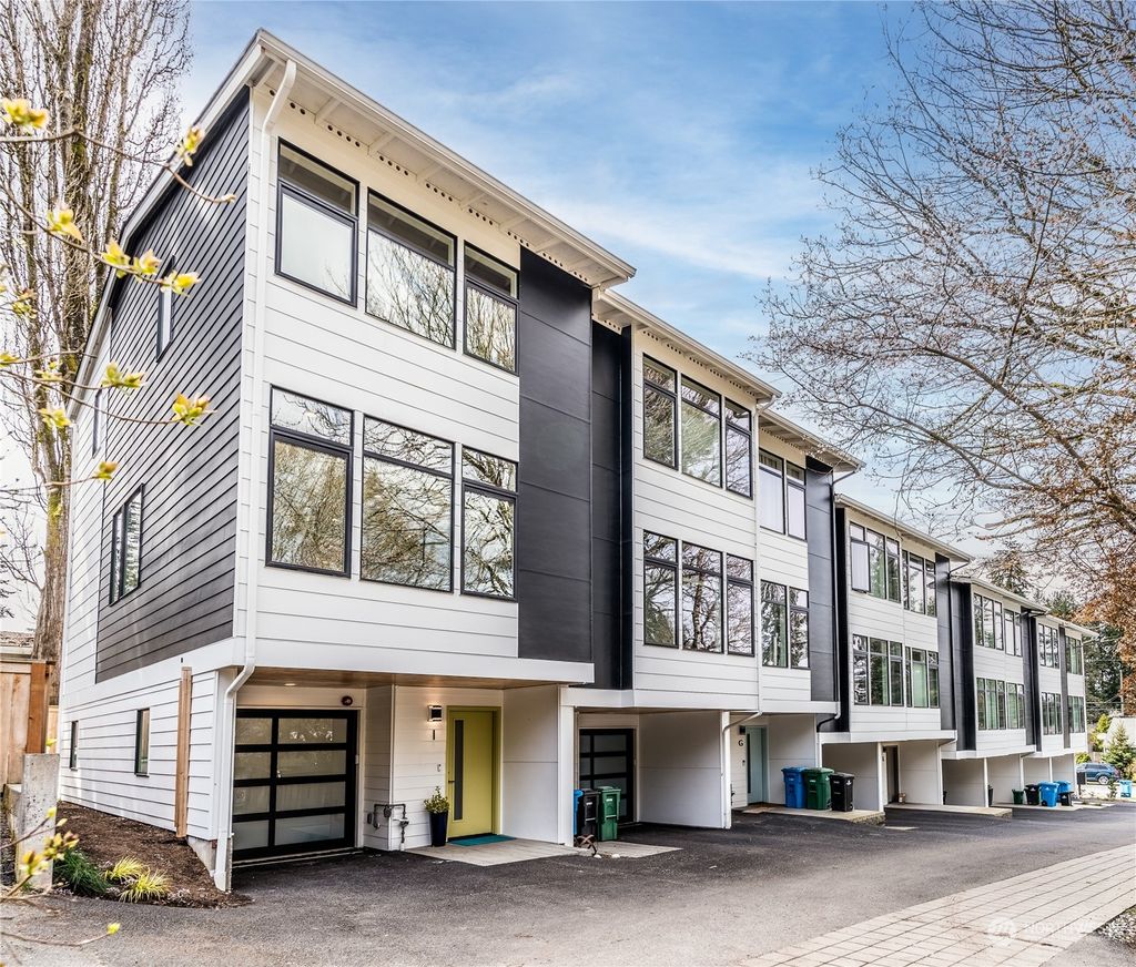 Photo of 18016 10th Avenue NE #I, Shoreline, WA 98155 (MLS # 2052005)
