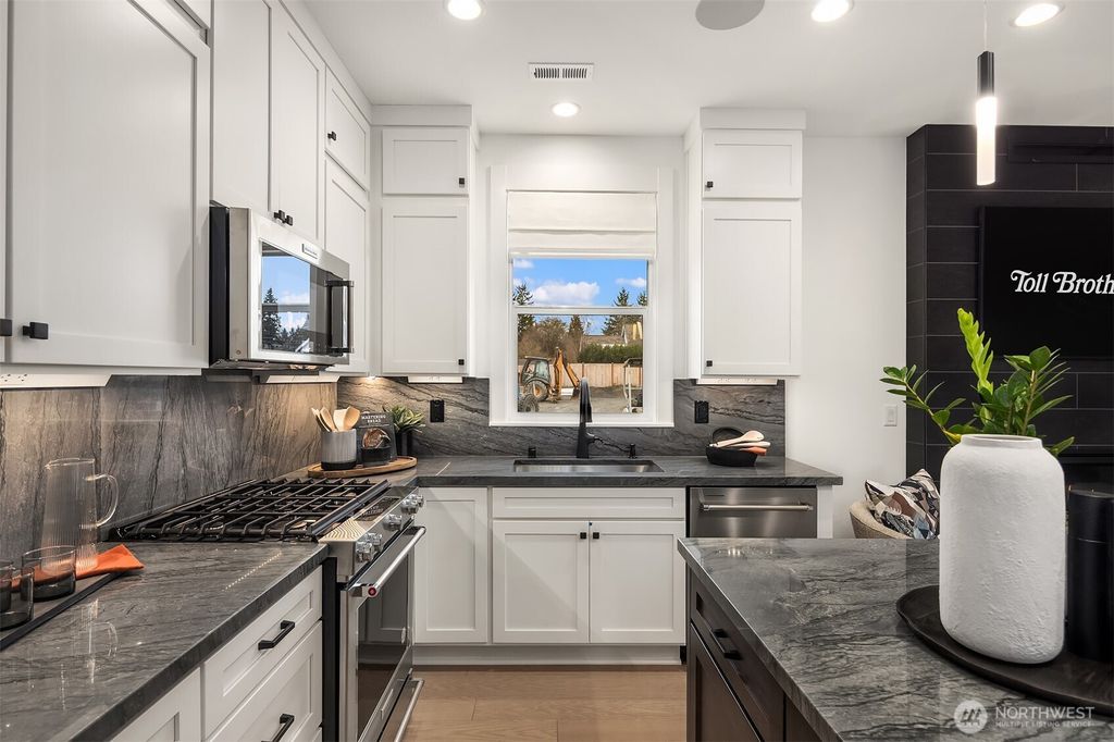 Photo of 11184 (HS 26) NE 134th Court NE, Redmond, WA 98052 (MLS # 2412561)