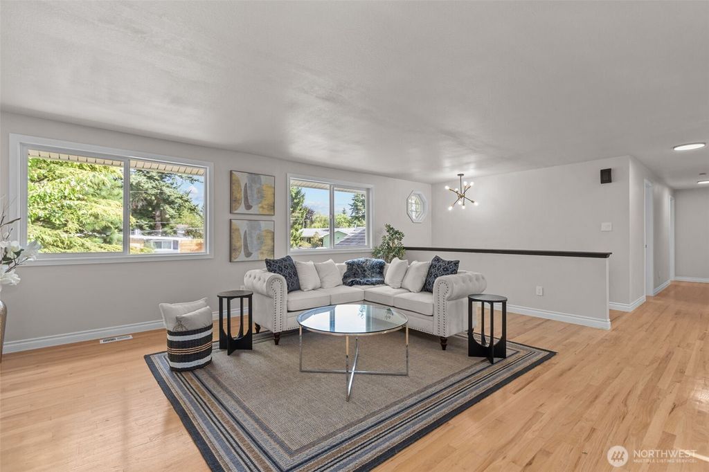 Photo of 2513 Vashon Court NE, Renton, WA 98059 (MLS # 2421734)