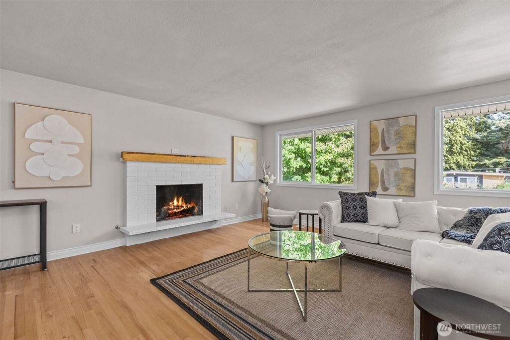Photo of 2513 Vashon Court NE, Renton, WA 98059 (MLS # 2421734)