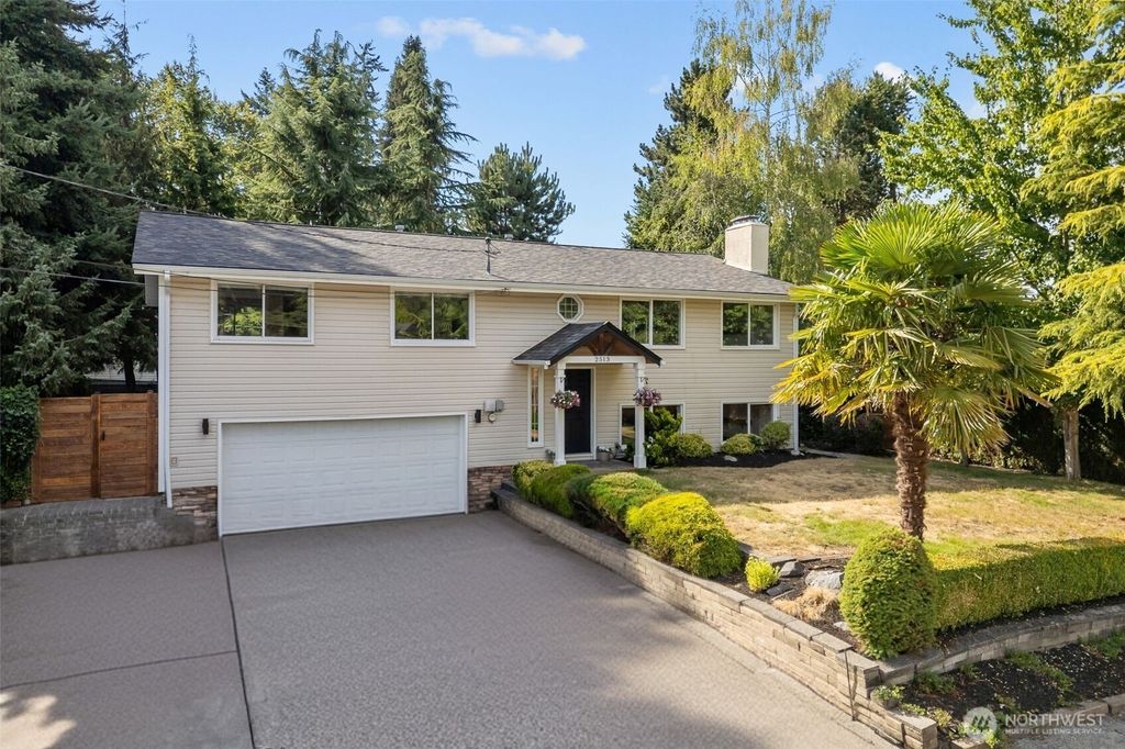 Photo of 2513 Vashon Court NE, Renton, WA 98059 (MLS # 2421734)
