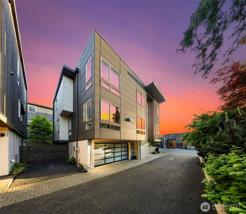 Photo of 30 6th Street, Kirkland, WA 98033 (MLS # 2374038)
