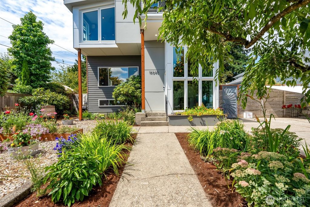 Photo of 10045 9th Avenue SW, Seattle, WA 98146 (MLS # 2441504)