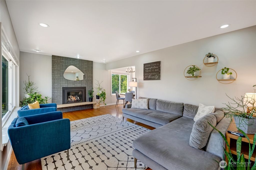 Photo of 10045 9th Avenue SW, Seattle, WA 98146 (MLS # 2441504)
