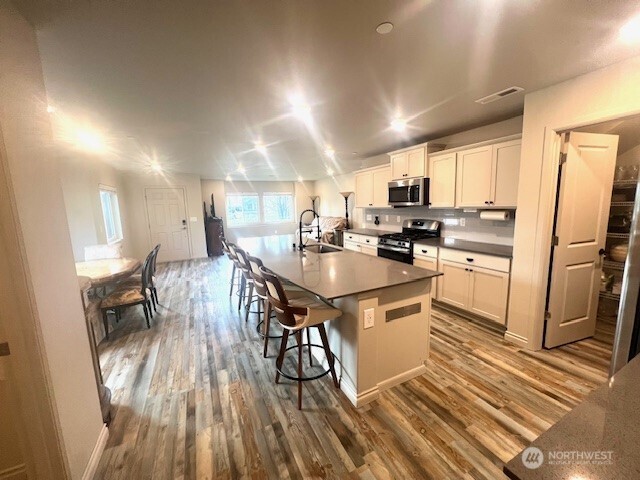 3572 Hoffman Hill Boulevard