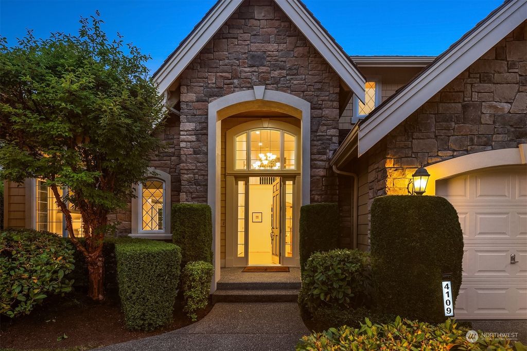 Photo of 4109 194th Place NE, Sammamish, WA 98074 (MLS # 2272922)