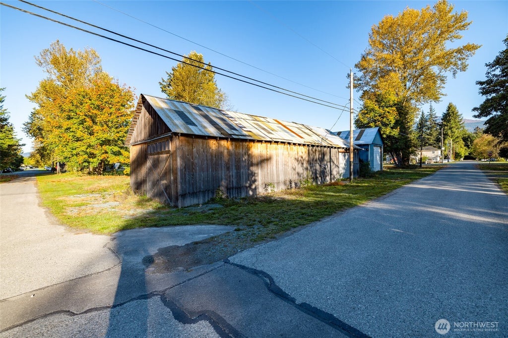 Photo of 401 Hamilton Avenue, Hamilton, WA 98255 (MLS # 2594660)