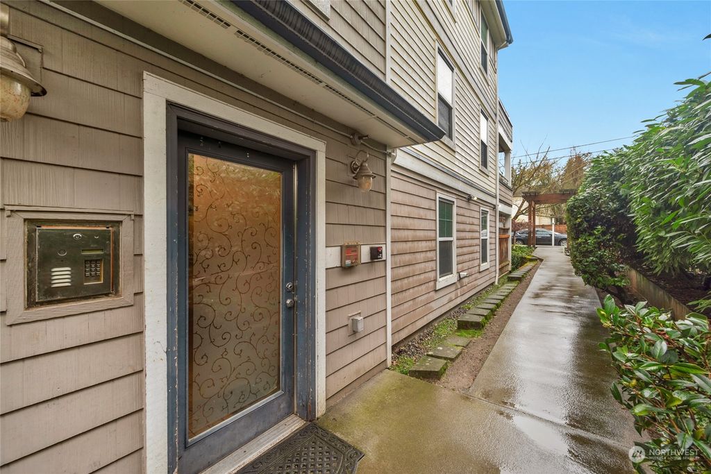 Photo of 10549 Stone Avenue N #304, Seattle, WA 98133 (MLS # 2193474)