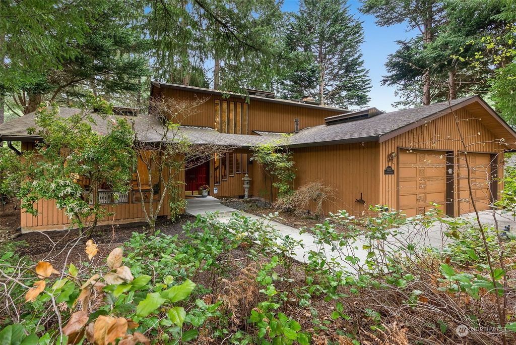Photo of 15125 SE 138th Place, Renton, WA 98059 (MLS # 2057731)