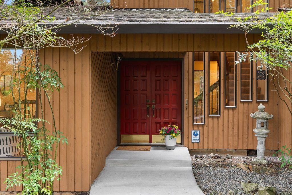 Photo of 15125 SE 138th Place, Renton, WA 98059 (MLS # 2057731)