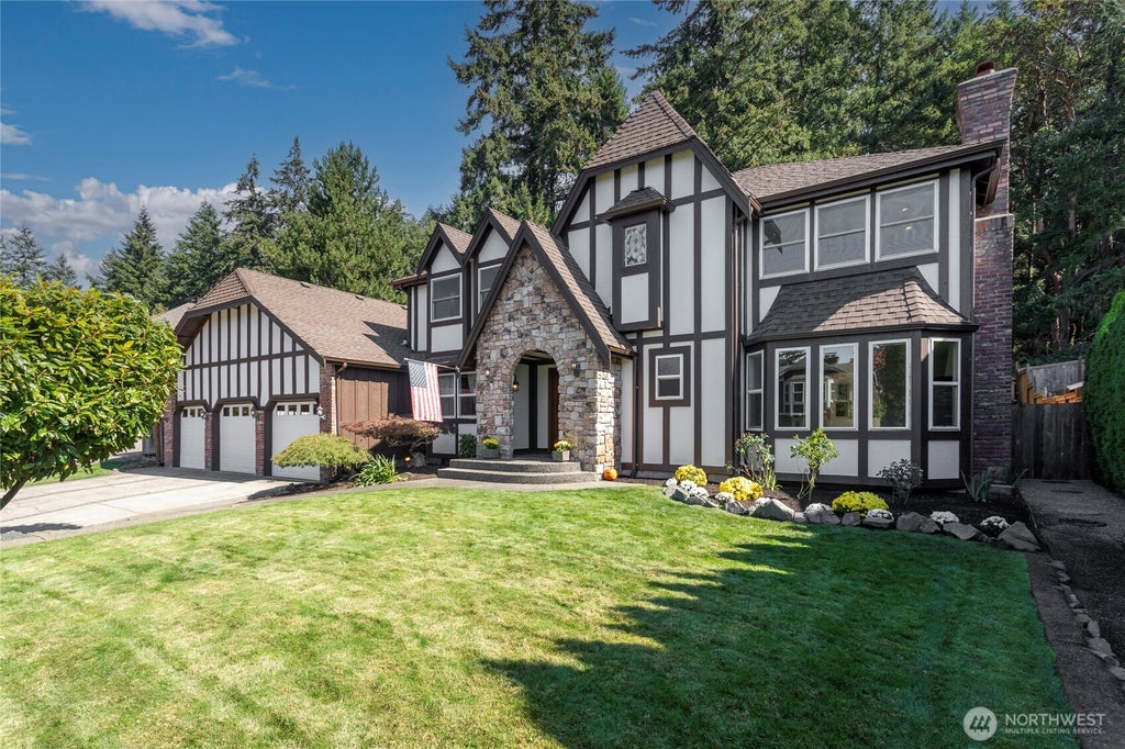 Photo of 5305 87th Avenue Ct W, University Place, WA 98467 (MLS # 2561776)