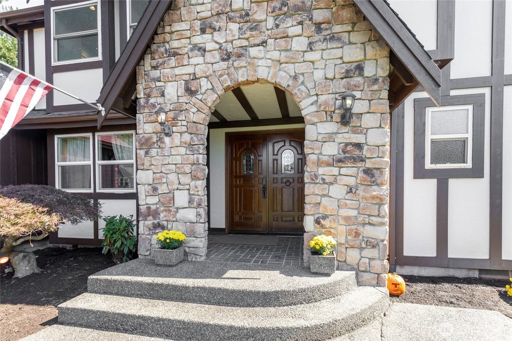 Photo of 5305 87th Avenue Ct W, University Place, WA 98467 (MLS # 2561776)