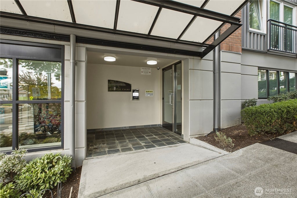 Photo of 701 1st Avenue N #204, Seattle, WA 98109 (MLS # 2589511)