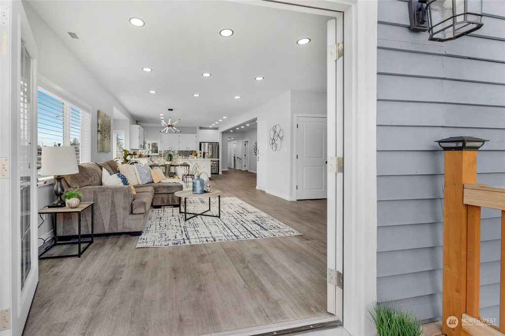 Photo of 2132 Highland Avenue, Everett, WA 98201 (MLS # 2271569)