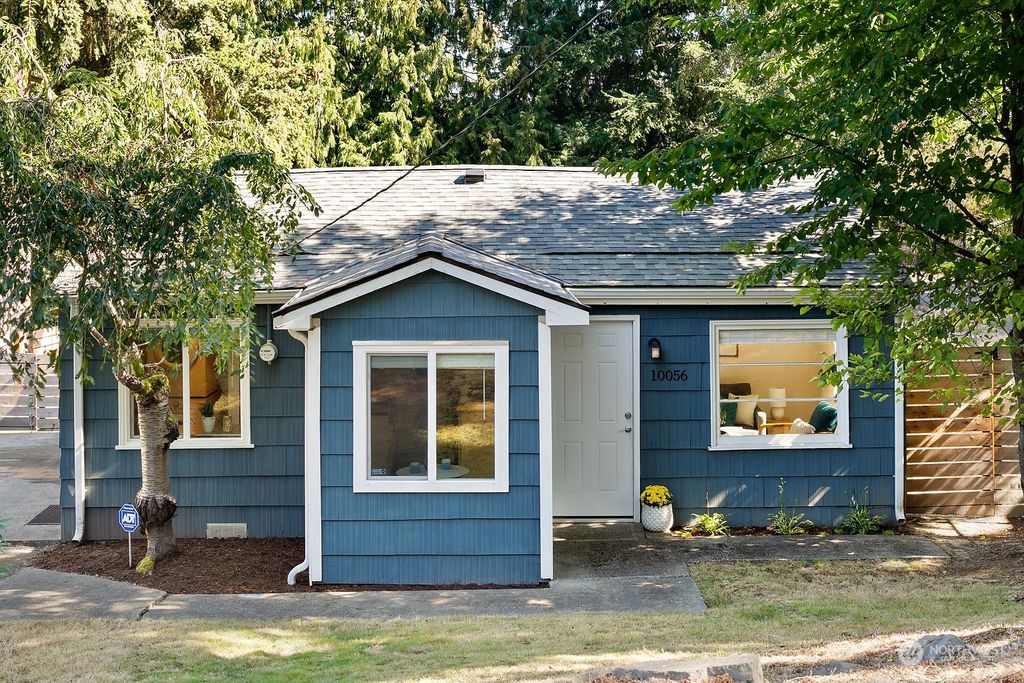 Photo of 10056 38th Avenue NE, Seattle, WA 98125 (MLS # 2009528)