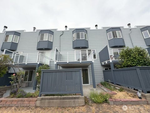 Photo of 1610 Park Avenue #B3, Bremerton, WA 98337 (MLS # 2568779)