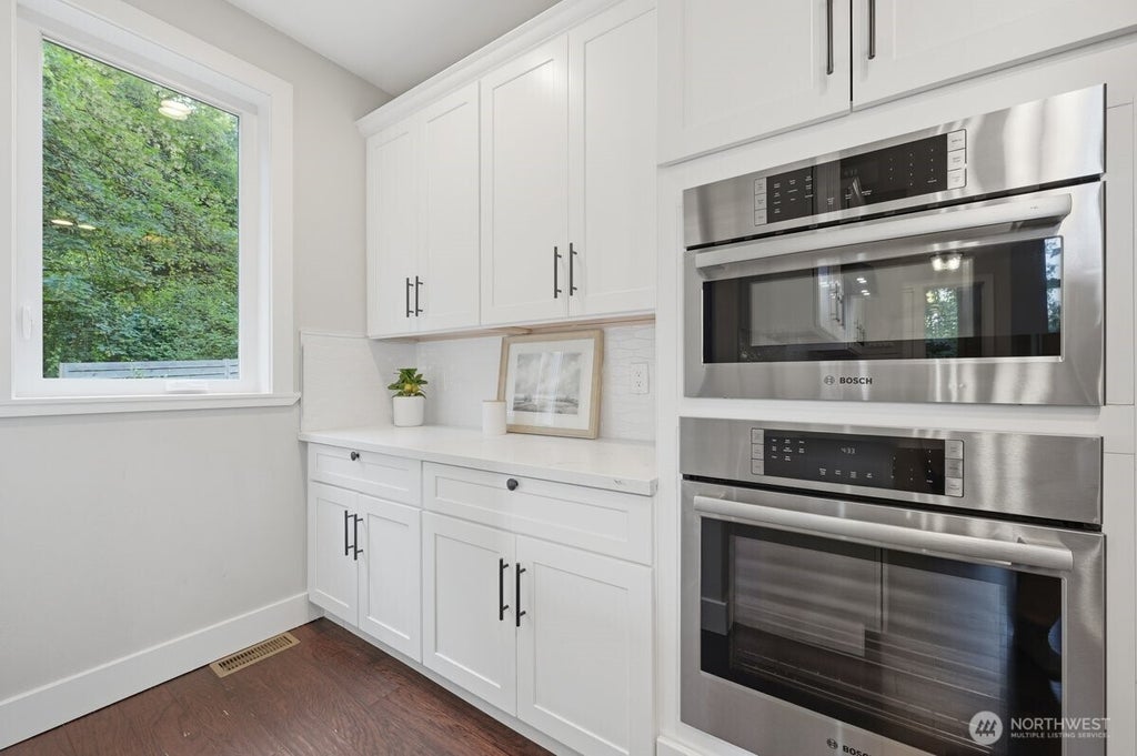 Photo of 19535 53rd Avenue NE, Lake Forest Park, WA 98155 (MLS # 2537544)