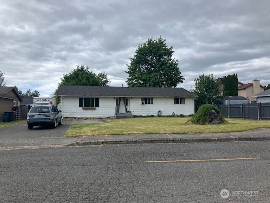 Photo of 737 3rd Avenue SE, Pacific, WA 98047 (MLS # 2394241)