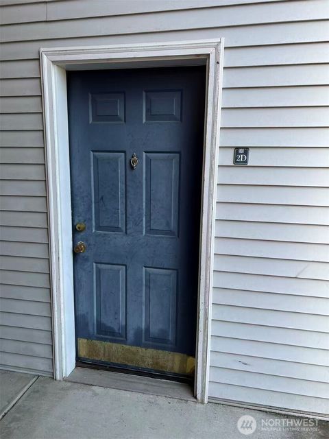 Photo of 1160 Monroe Avenue NE #D2, Renton, WA 98056 (MLS # 2449225) Photo of 1160 Monroe Avenue NE #D2, Renton, WA 98056 (MLS # 2449225)