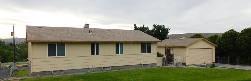 Photo of 61 Lorry Lane, Selah, WA 98942 (MLS # 2518920)